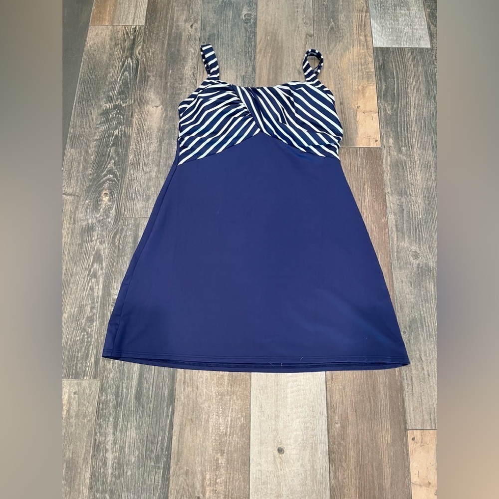 lands end Twist Front Underwire Swim Dress Women Size 8 DD Swimwear Navy White